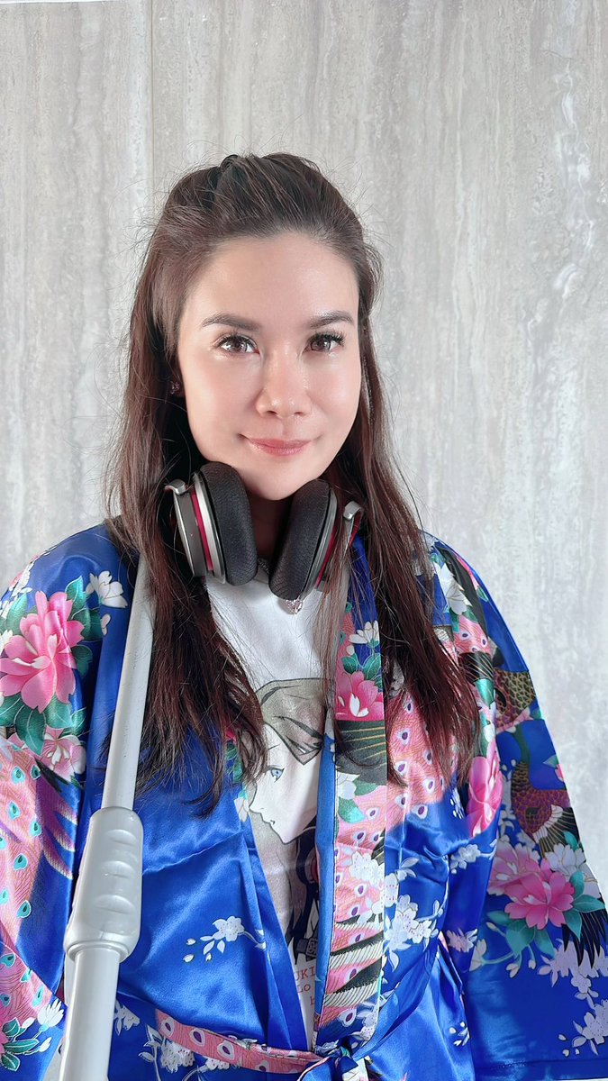 JenniferChengLo's tweet photo. Happy Halloween!  Cosplaying with my @azukihk @azuki #NFT t shirt available on https://t.co/xDhEO9t84j

#azuki #halloween 
#JenniferCheng #JenniferChengLo #JennClub #NewChicCapital #acehedgefund #chosencollective #jennfund #acehedgefund #aimhedgefund #entrepreneur #investor #creator #pianist #actress #model #business #crypto #btc #bitcoin #blockchain #tech #coinsgroup #puahe