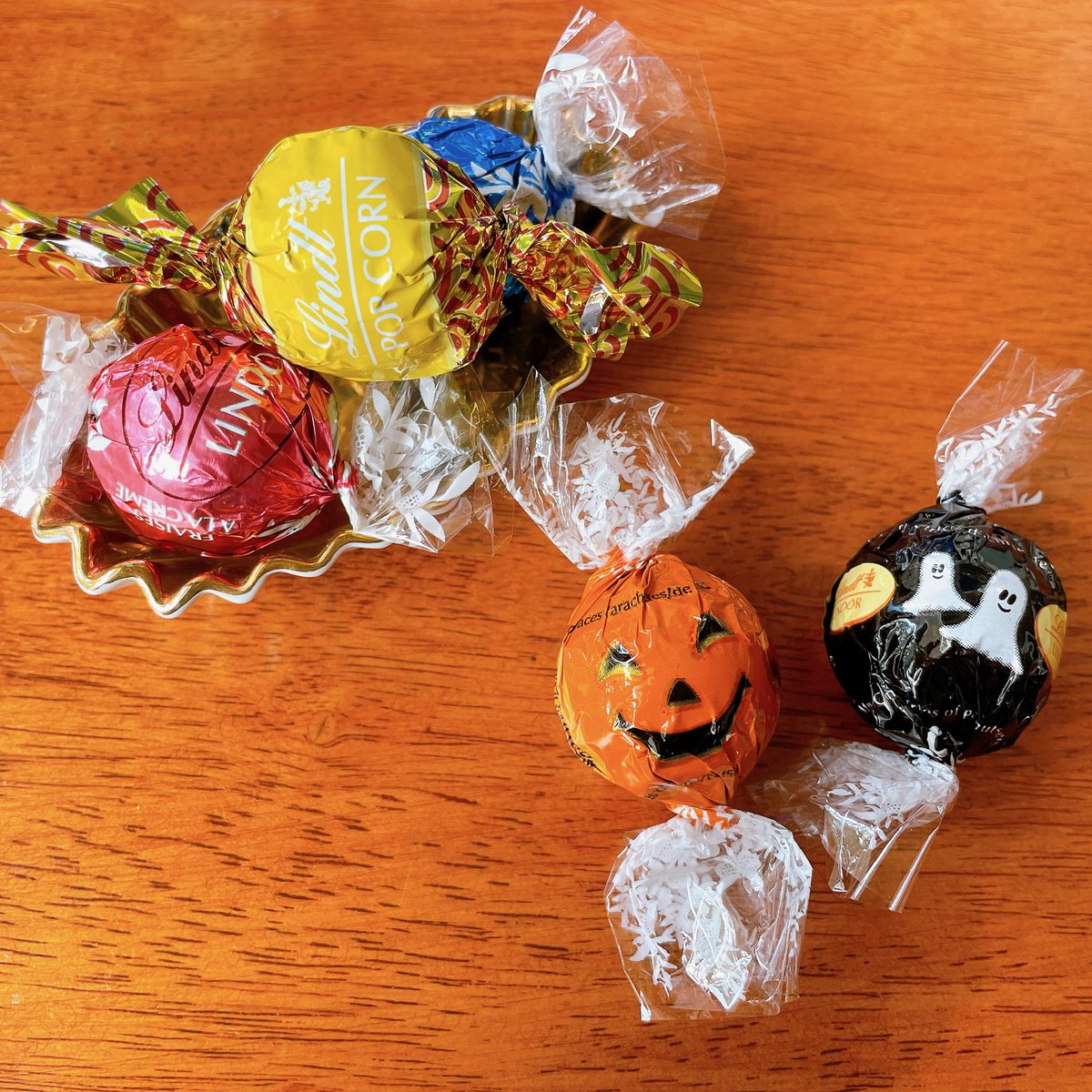 banash74's tweet photo. 🍬*⸜𝑯𝒂𝒑𝒑𝒚 𝑯𝒂𝒍𝒍𝒐𝒘𝒆𝒆𝒏⸝*🍬
@LindtJapan
#限定フレーバーでほっこり
#myhalloween #trickortreat
#foodie #foodiepic #lindtlindor #instasweets
#halloween🎃 https://t.co/2caCx4SLbv