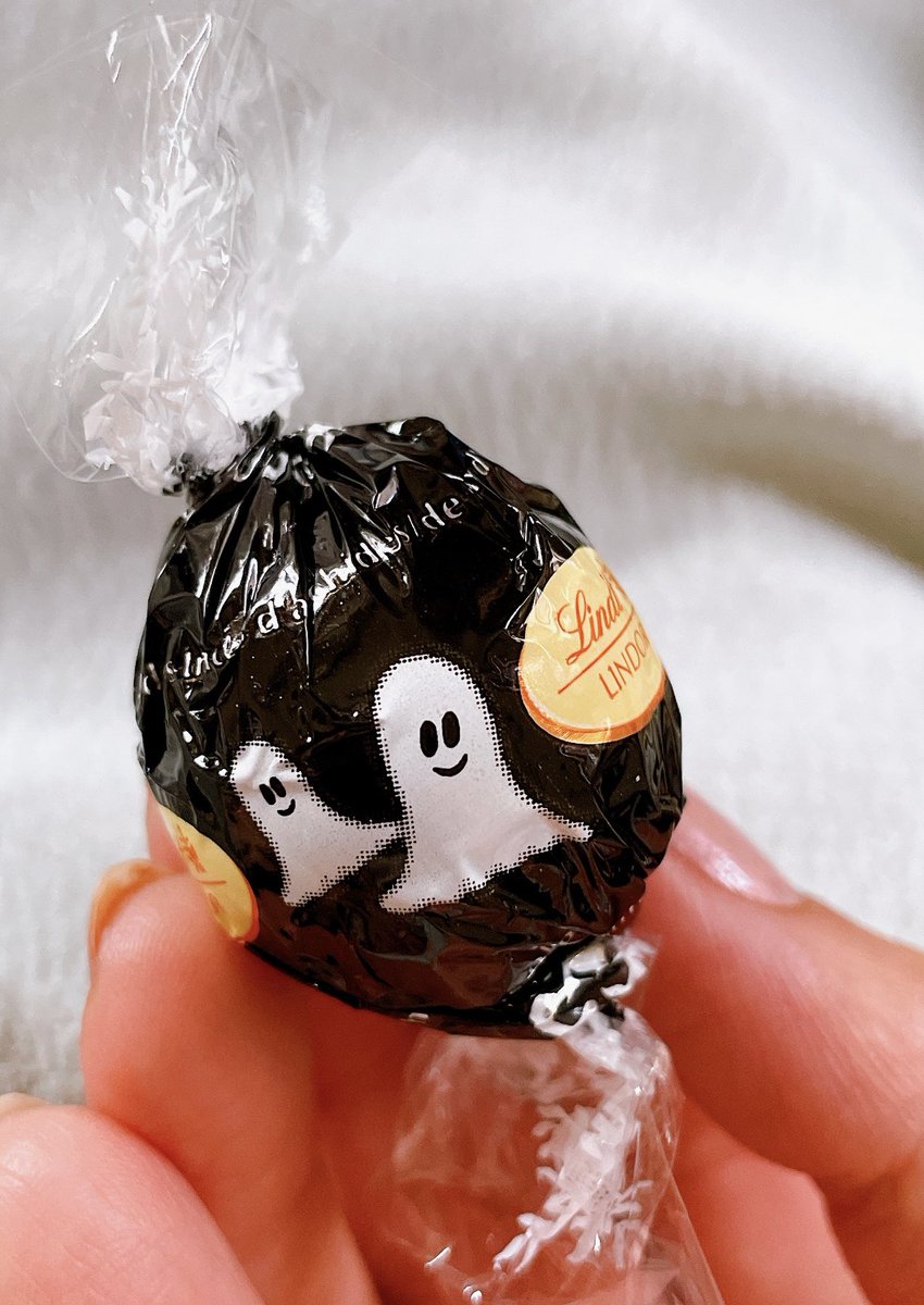 banash74's tweet photo. 🍬*⸜𝑯𝒂𝒑𝒑𝒚 𝑯𝒂𝒍𝒍𝒐𝒘𝒆𝒆𝒏⸝*🍬
@LindtJapan
#限定フレーバーでほっこり
#myhalloween #trickortreat
#foodie #foodiepic #lindtlindor #instasweets
#halloween🎃 https://t.co/2caCx4SLbv