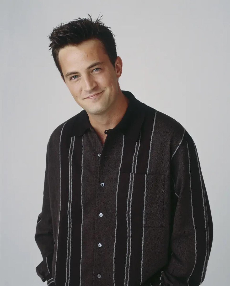 MMJSAY00's tweet photo. #ChandlerBing https://t.co/cgNSUJgneT