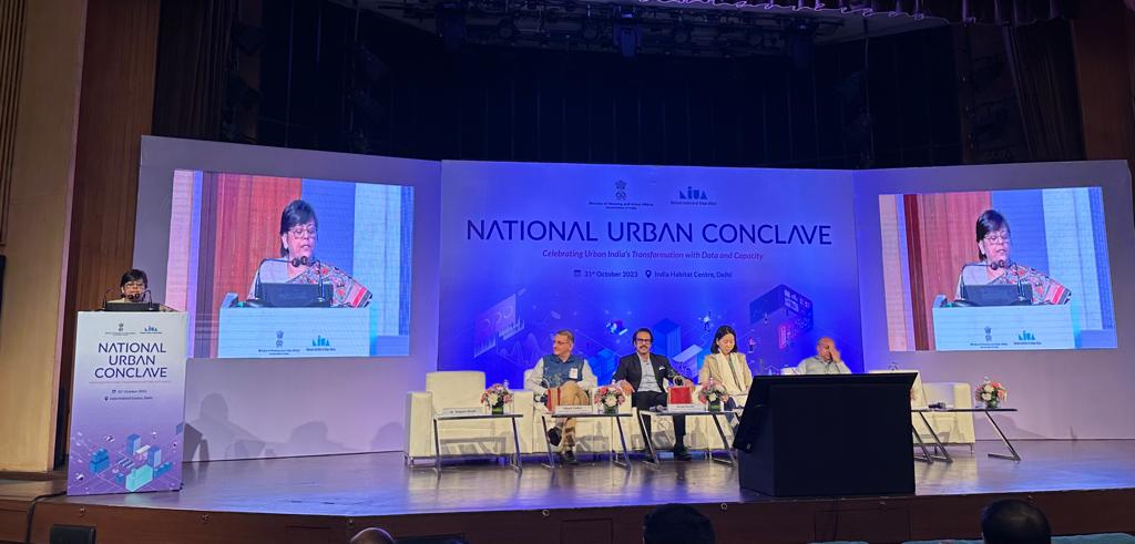 <a href="/NIUA_India/">NIUA_India</a>'s <a href="/debs708/">Debjani Ghosh</a> sets the stage for today's #NationalUrbanConclave marking #WorldCitiesDay &amp;  culminating <a href="/UNHABITAT/">UN-Habitat</a>'s #UrbanOctober, facilitating diverse cross-section of partners, practitioners &amp; academicians for collaborative learning, skill enhancement &amp; co-creation.