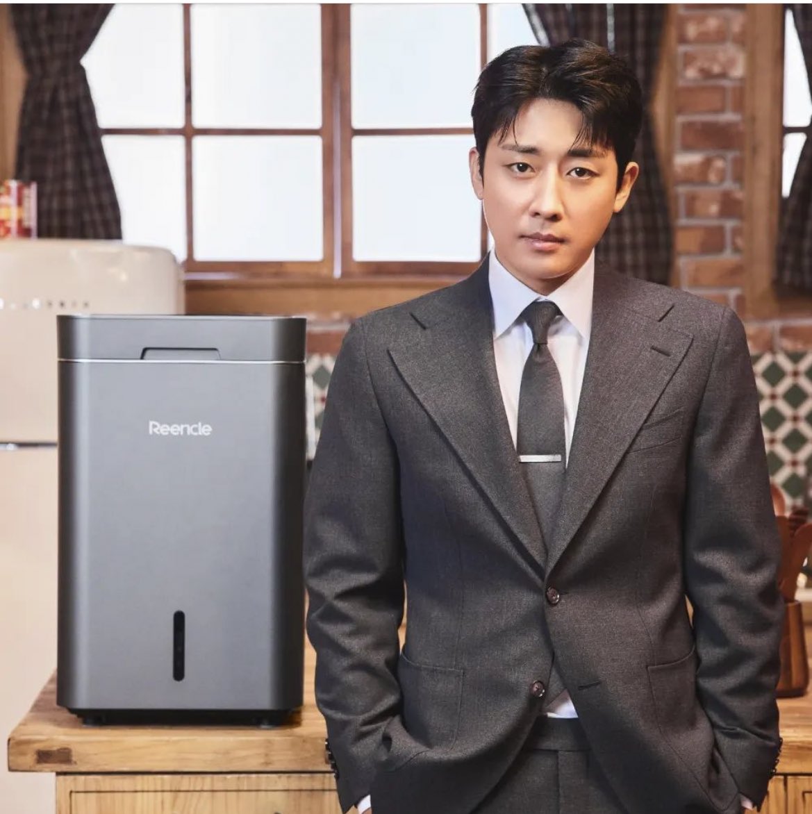 shj_sangchaeg's tweet photo. スウェットはやばいすきしぬ、ささる
#ソンホジュン #sonhojun #손호준 #reencle https://t.co/g48snkOFTJ