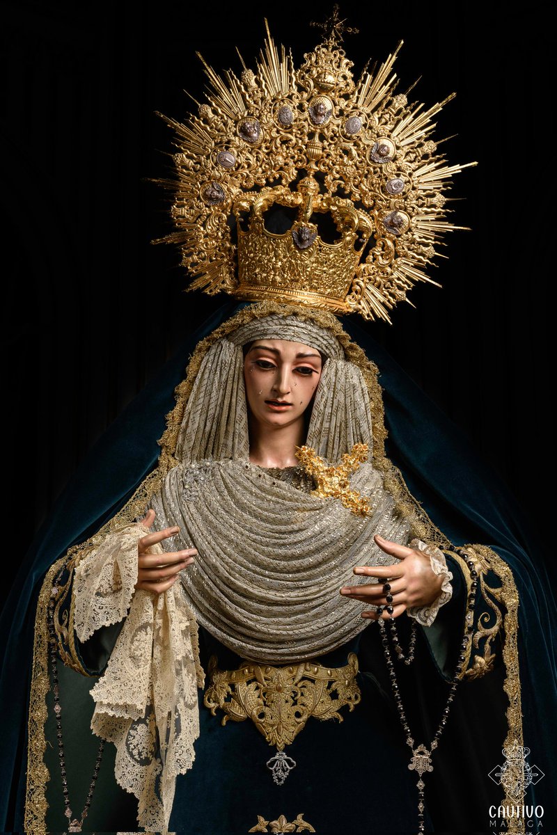 cautivotrinidad's tweet photo. CULTO - María Santísima de la Trinidad Coronada viste de luto por los hermanos fallecidos de nuestra corporación y que reposan en los columbarios de la hermandad para la solemnidad de los Fieles Difuntos que celebramos el 2 de noviembre. #CofradíasMLG. https://t.co/J7WfL2FEzt