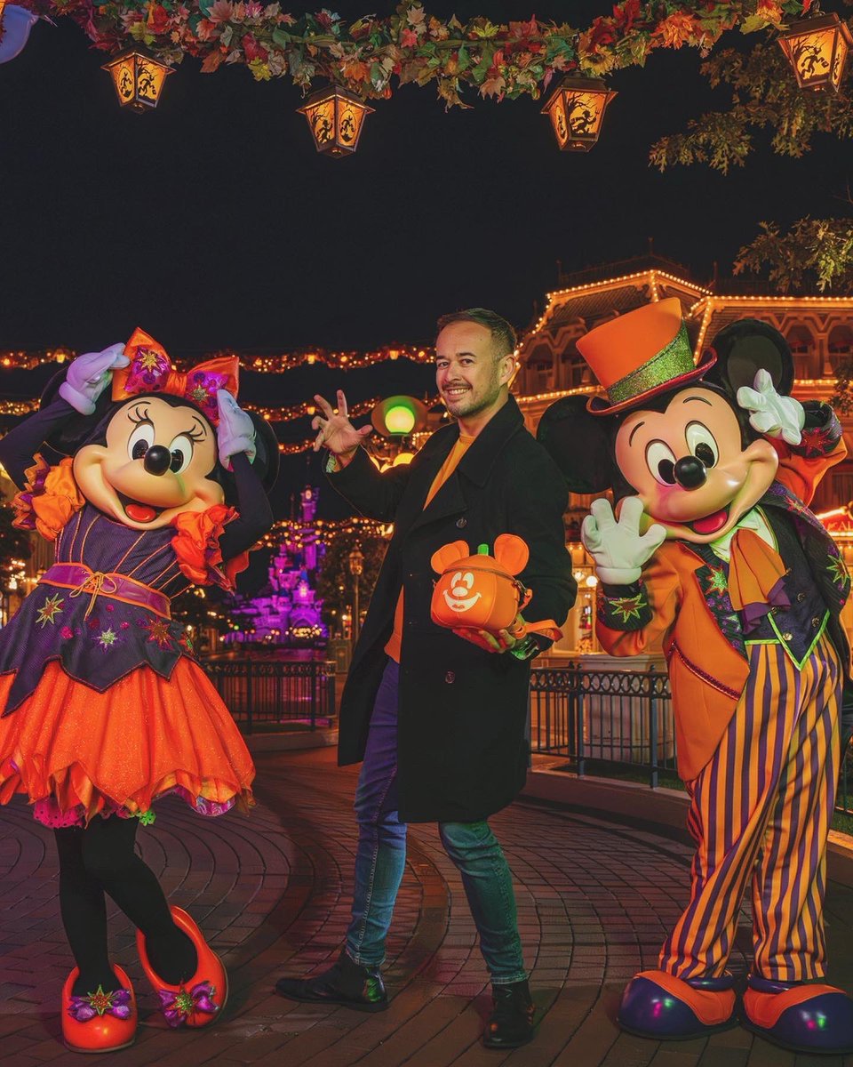 Happy Halloween from Disneyland Paris 🎃✨