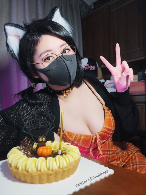 🎂 Happy Birthday to me! 🍰 🎃 Happy Halloween to you! 🐈‍⬛  3,690,000 Followers 达成✨ Love you all 爱你们哟～❤️❤️❤️