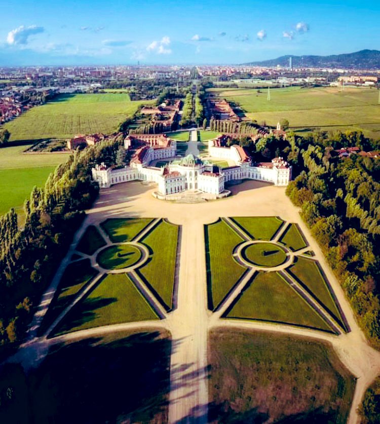 AlessandroForn6's tweet photo. GOOD MORNING from TORINO #art #torino #turin #ilovetorino #baroque #photography #artlovers #CarloDiCastellamonte #FilippoJuvarra #Juvarra #TheatrumSabaudiae #Torinochespettacolo #Torinowhatashow #palazzorealetorino #stupinigi #palazzinadicaccia #palazzinadicacciadistupinigi https://t.co/qkNJBNdIQn