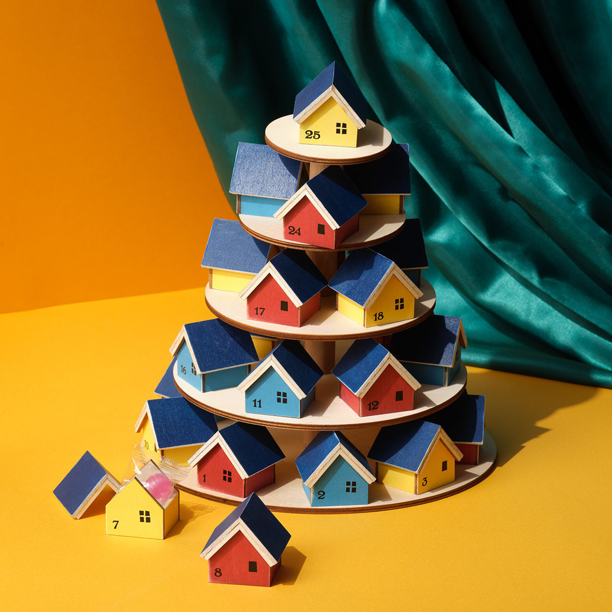 連なる小さなおうちがかわいい！ウッドハウスカレンダー】 温かみの