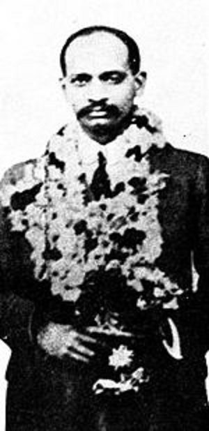 IndiaHistorypic's tweet photo. Young Lawyer Sardar Vallabhbhai Patel 

He Studied Law by Borrowing Books From Others https://t.co/vkaFb11Co7