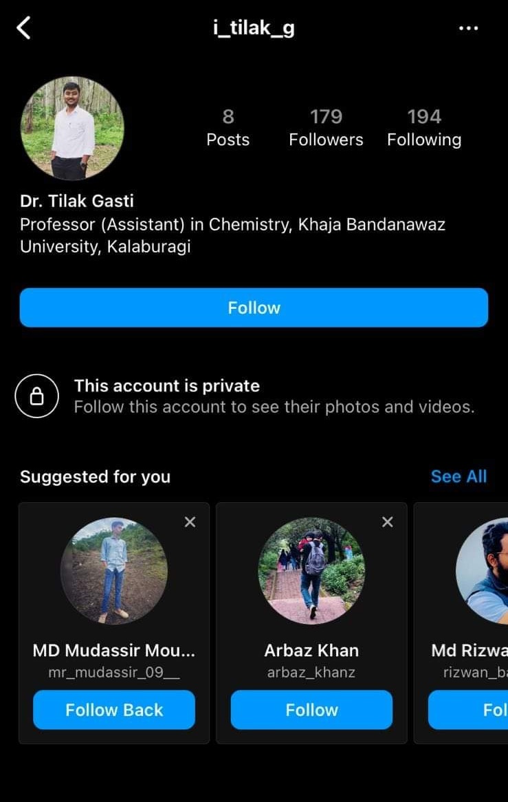 shanu_sab's tweet image. ये गुलबर्गा की ख़ाजा बंदा नवाज़ यूनिवर्सिटी का प्रोफ़ेसर &quot;डॉ० तिलक गस्ति&quot; है। यह इसके व्हाट्सएप स्टेट्स का स्क्रीनशॉट है। एक 3 साल के फ़लस्तीनी बच्चे और उसकी मां को आतंकवादी बता रहा है। फ़लस्तीनी बच्चों का नरसंहार करने और मस्जिद-अल-अक़्सा पर बुल्डोज़र चलाने की मांग कर रहा है। 1/2