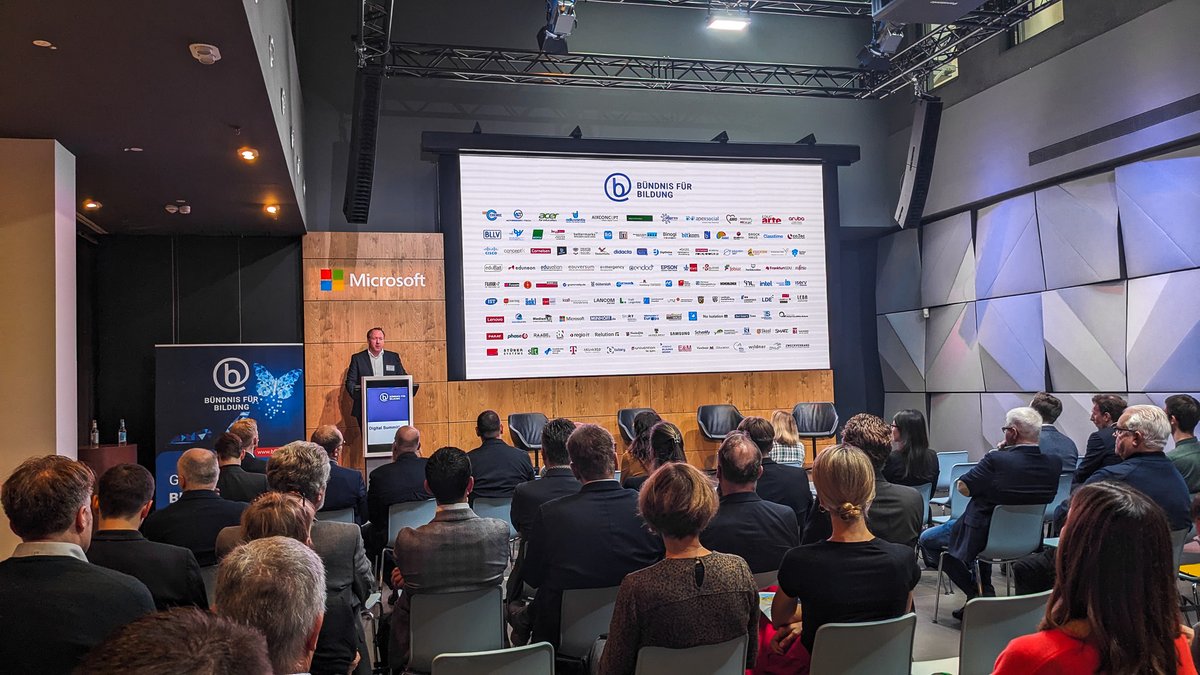 🎉 Grund zu feiern: Das LMZ ist ab sofort Mitglied im
<a href="/BfBildung/">Bündnis für Bildung</a>!

🤜 💥 🤛

Lasst uns gemeinsam die Zukunft des Lernens voranbringen! 🤝 📚 💻

#Bildung #Bündnis #Lernen #Schule #DigitaleBildung #DigitalesLernen #Zukunft