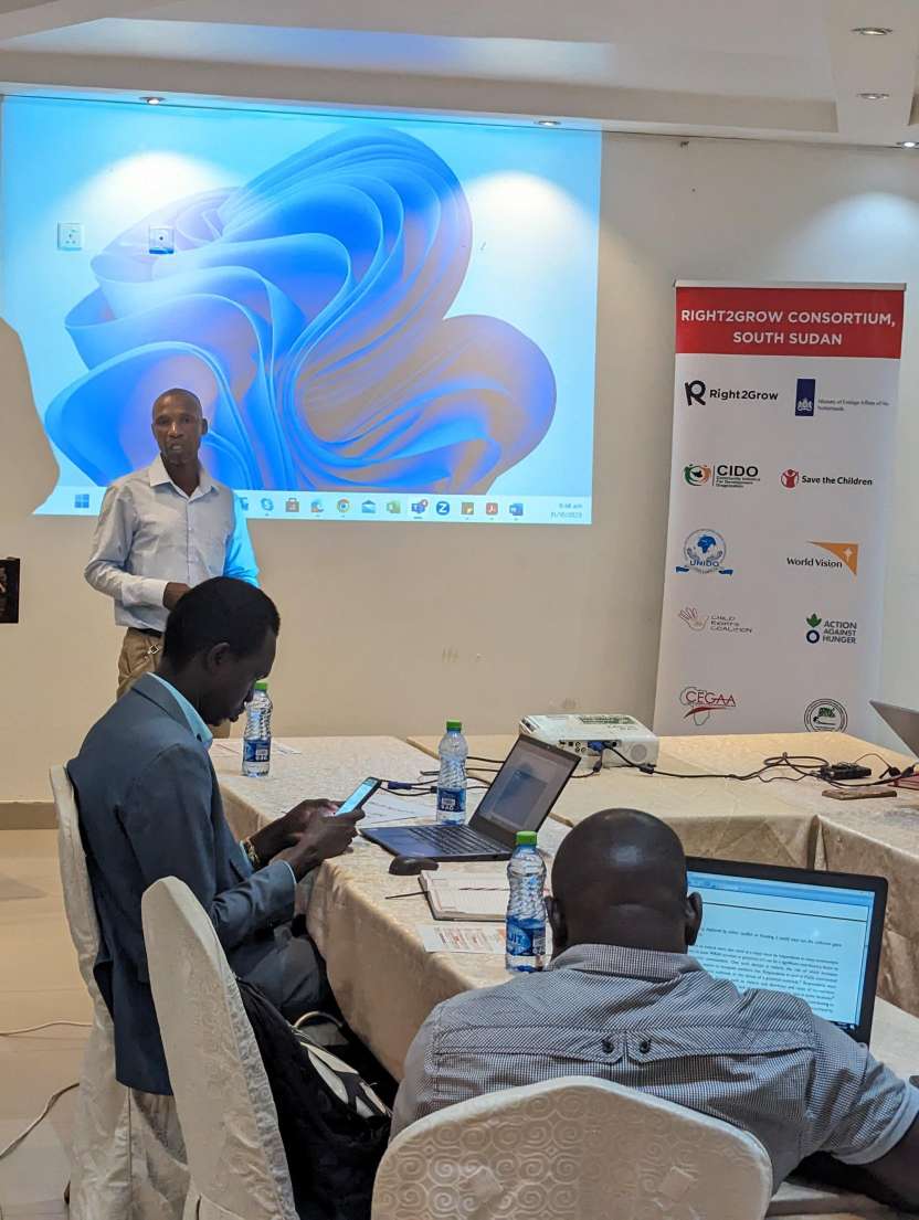 ACF_SouthSudan's tweet photo. The Right2Grow consortium in South Sudan is planning for 2024. Reflecting on mid-term review findings and crafting a roadmap for action. 🌍📊 #Right2Grow #PlanningForImpact #SouthSudan https://t.co/iUVvbt1uOm