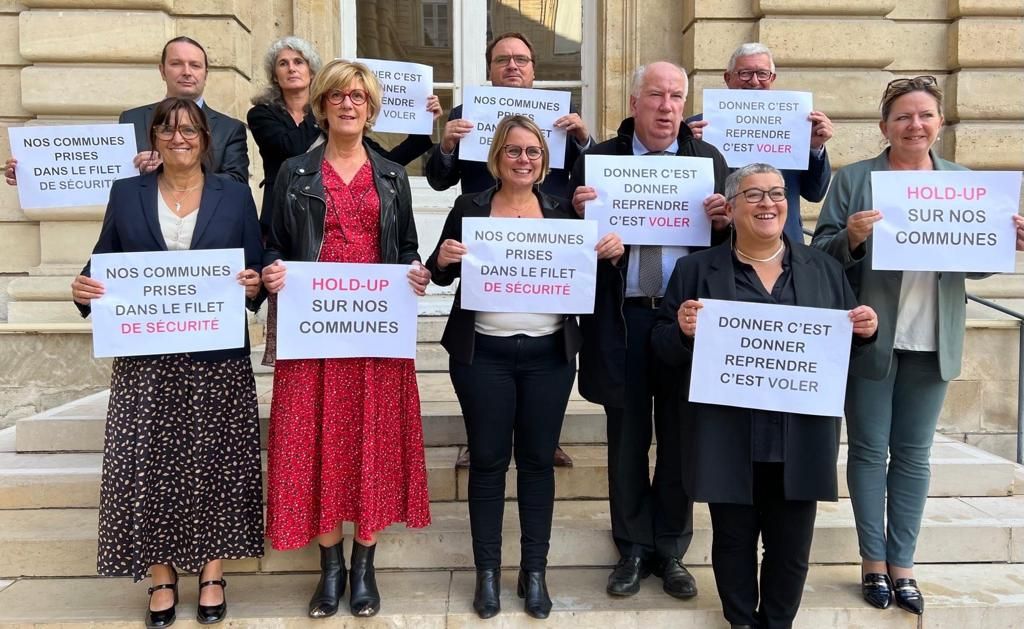MargateMarianne's tweet photo. 1/4 🚨 Filet de Sécurité : Un vrai piège financier pour les communes. 

Le gouvernement avait promis une aide. Bilan : 3425 collectivités doivent rembourser 69M€. 

#FiletDeSecurite #Fail https://t.co/TYxQvW98oz