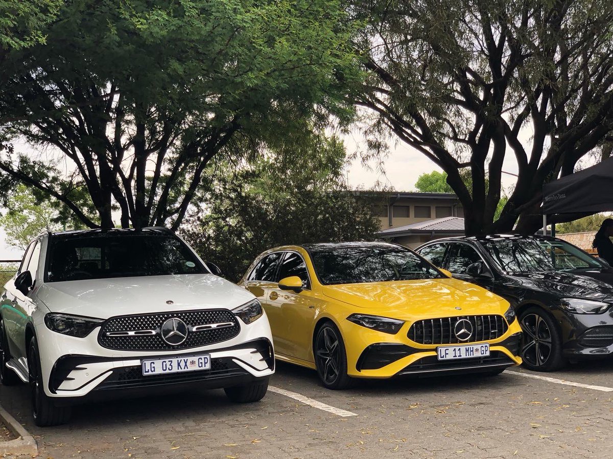 MolisanaRE's tweet image. October | We Move 🏁

“I will cut adrift—I will sit on pavements and drink coffee—I will dream; I will take my mind out of its iron cage and let it swim—this fine October.”
-Virginia Woolf

⛽️ @MercedesBenz_SA GLE Experience #MeyersdalEcoEstate

#MeyersdalMoments
#MercedesBenzGLE