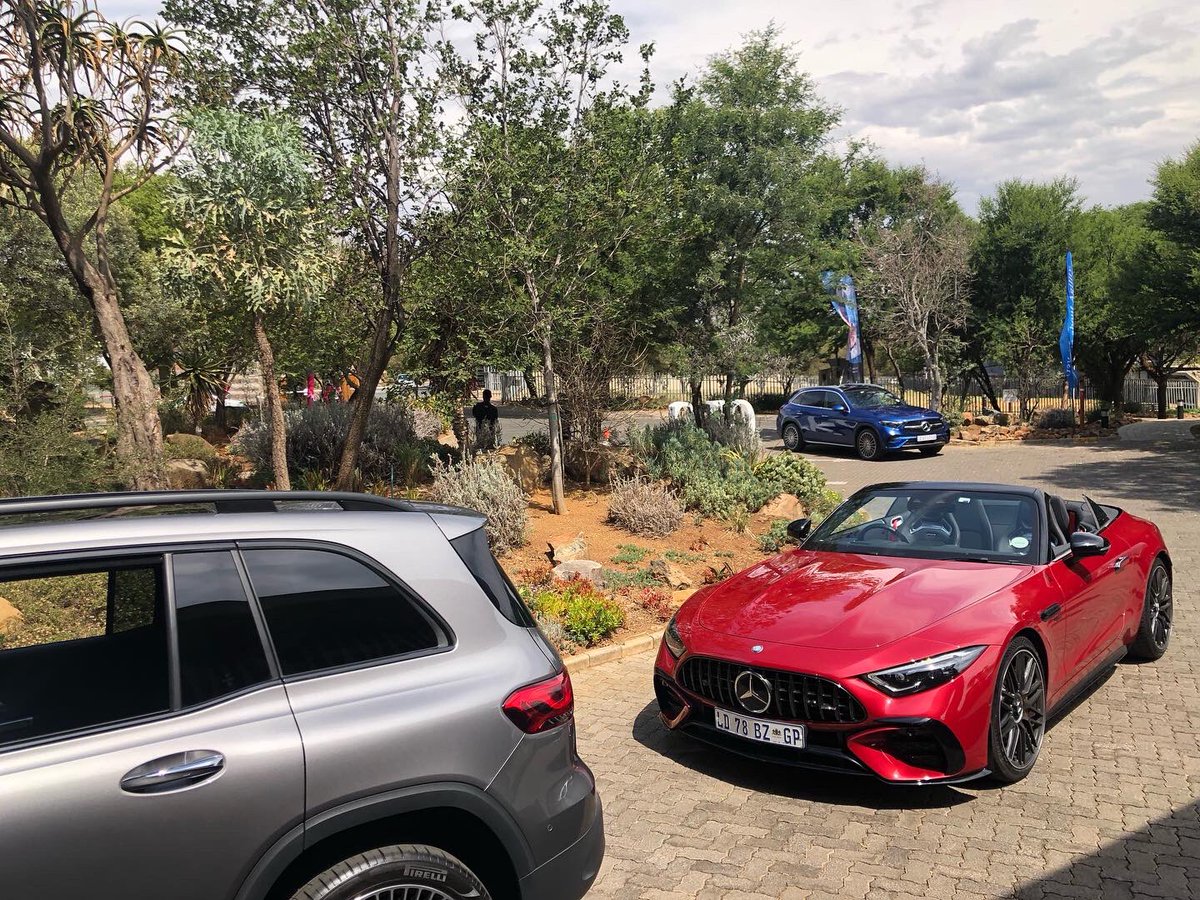 MolisanaRE's tweet image. October | We Move 🏁

“I will cut adrift—I will sit on pavements and drink coffee—I will dream; I will take my mind out of its iron cage and let it swim—this fine October.”
-Virginia Woolf

⛽️ @MercedesBenz_SA GLE Experience #MeyersdalEcoEstate

#MeyersdalMoments
#MercedesBenzGLE
