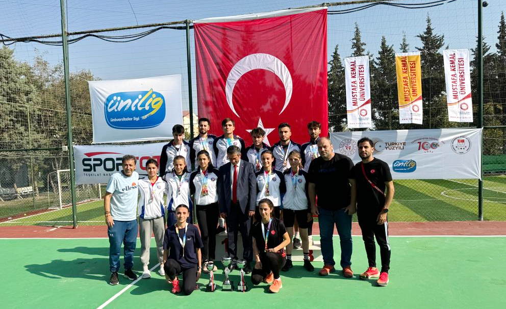 gaziantepUniv's tweet photo. GAÜN TAKIMLARI ÜNLİG KROS ŞAMPİYONASINA DAMGA VURDU 🏆🏆🏆👏👏👏

Haber link ⤵️⤵️
https://t.co/EGItnrMVce

#GaziantepÜniversitesi #Gaziantep https://t.co/DGjgJIsOnu