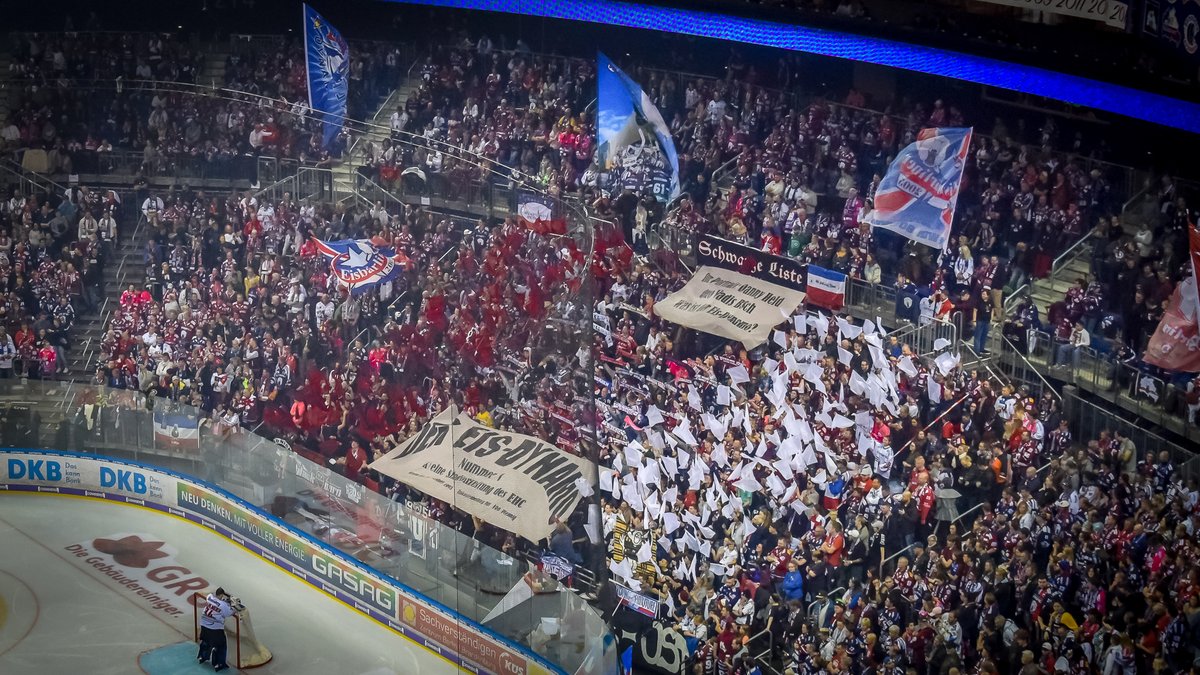 Wally44's tweet photo. #HappyBirthday, #EisDynamo!
Auf die nächsten 30 Jahre!
#ebb #ED #ED30 #Hauptstadteishockey https://t.co/LtGRfPSgdX
