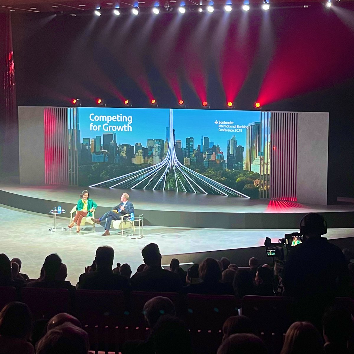 bancosantander's tweet photo. Our executive chair, @AnaBotin, is now in conversation with co-founder and editor of @tortoise, #JamesHarding.
Follow the event live at https://t.co/XP4BQNlcLN https://t.co/TkoAVzEqtf
