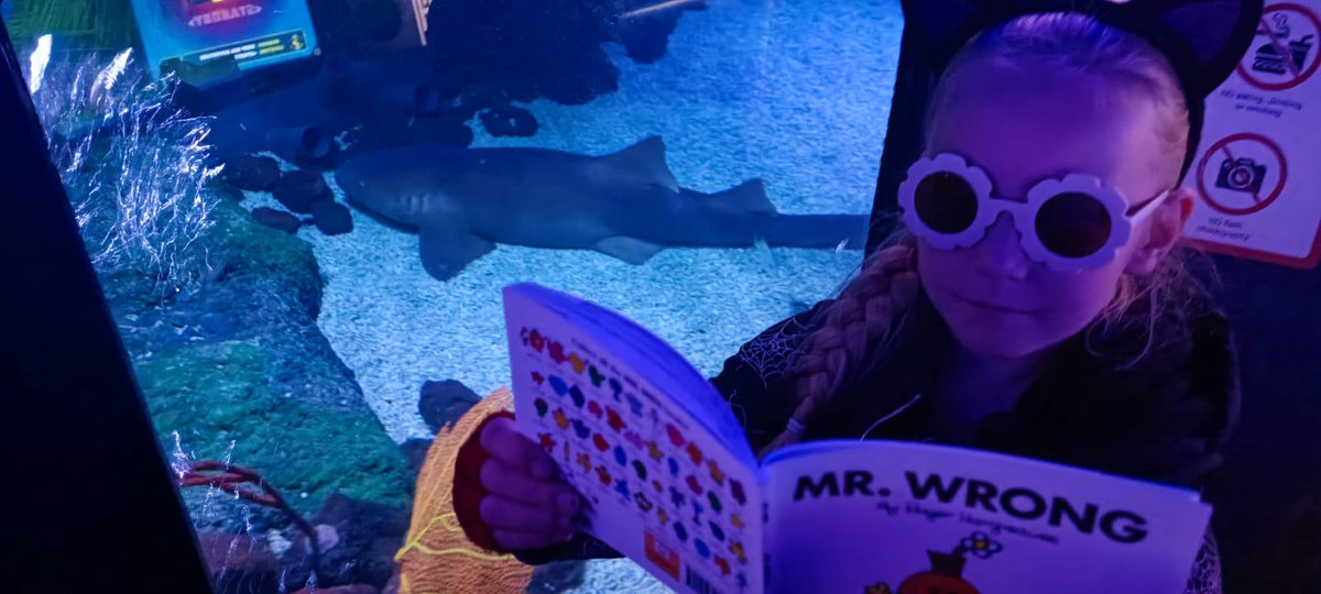 Rivers and Oakley reading in a submarine surrounded by sharks. @MillfieldHT @MillfieldPS half term extreme reading challenge commenced. 📚🦈