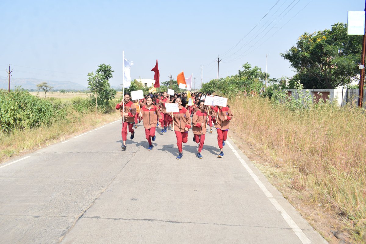 EMRS_TITVE's tweet photo. "RUN FOR UNITY : EKTA DAUD"
Celebration of Rashtriy Ekta Diwas 'Sardar Vallabhbhai Patel' Jayanti : Ekta daud by students of Eklavya Model Res. School, Titve, Nashik, Maharashtra.
@TribalAffairsIn @cbseindia29 @PMOIndia @nests_emrs @PIB_MoTA https://t.co/ceoUiZKZzC