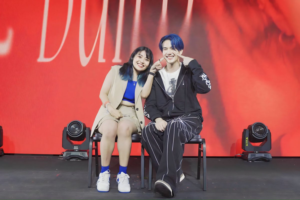 code_biu's tweet image. Little Biu Biu and Me😁💙

Thank you @bubblebob_draws for this adorable drawing💙
This included all the details and I love it so much🥰🥰

#BuildFanMeetInMacau
#BuildJakapan #Beyourluve @JakeB4rever