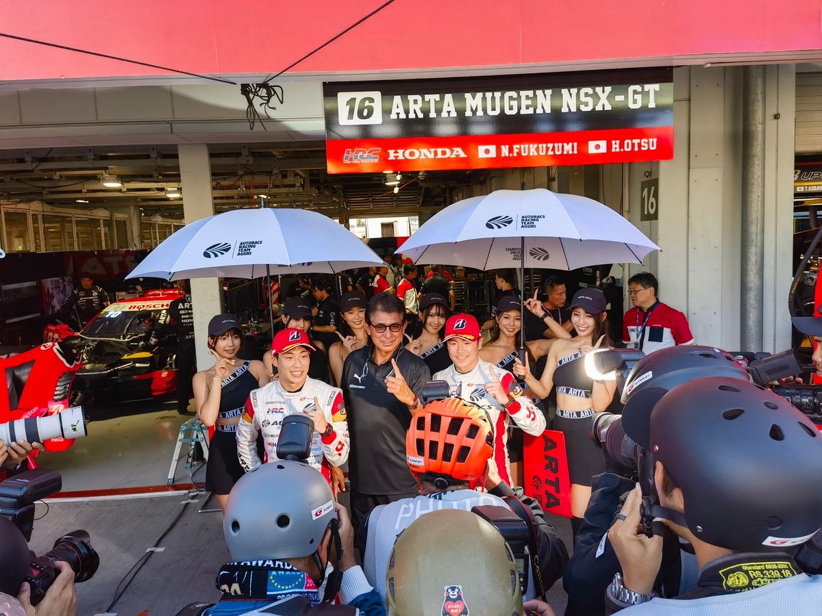 sumiresour's tweet photo. 今シーズンで
レースクイーン活動に終止符を打ちます.
7年間ありがとうございました.

RQとして応援できる最後、最終戦.

強い走りで希望を与え続けてくれたチームが最高のラストを迎えるために、一緒に最っ強の応援をお願いいたします🔥

#ARTA #MUGEN https://t.co/xh2IPGcBLs