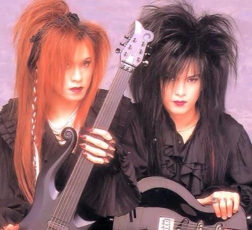 全くLUNA SEAの存在を知らなかった中1か小6位の頃に 兄貴の部屋に貼っ