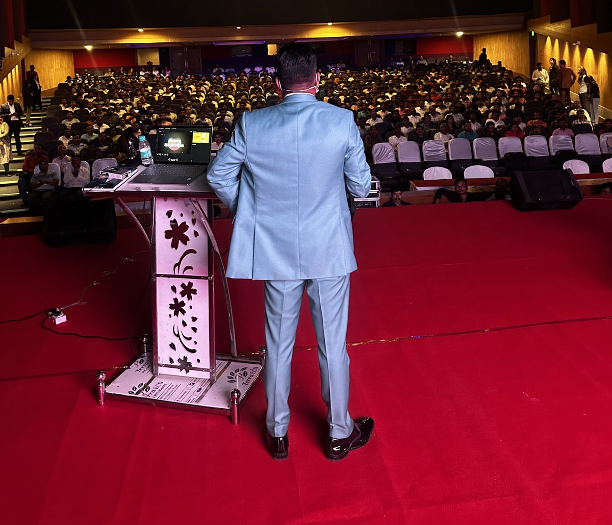 SHAREMARKET11's tweet image. The Path to Success: Strategies and Inspiration! 🛤️💪 

#successjourney #strategiesforsuccess #motivationmonday #entrepreneurship #successmindset #hustle #bsm #bhartisharemarket #ravindrabharti