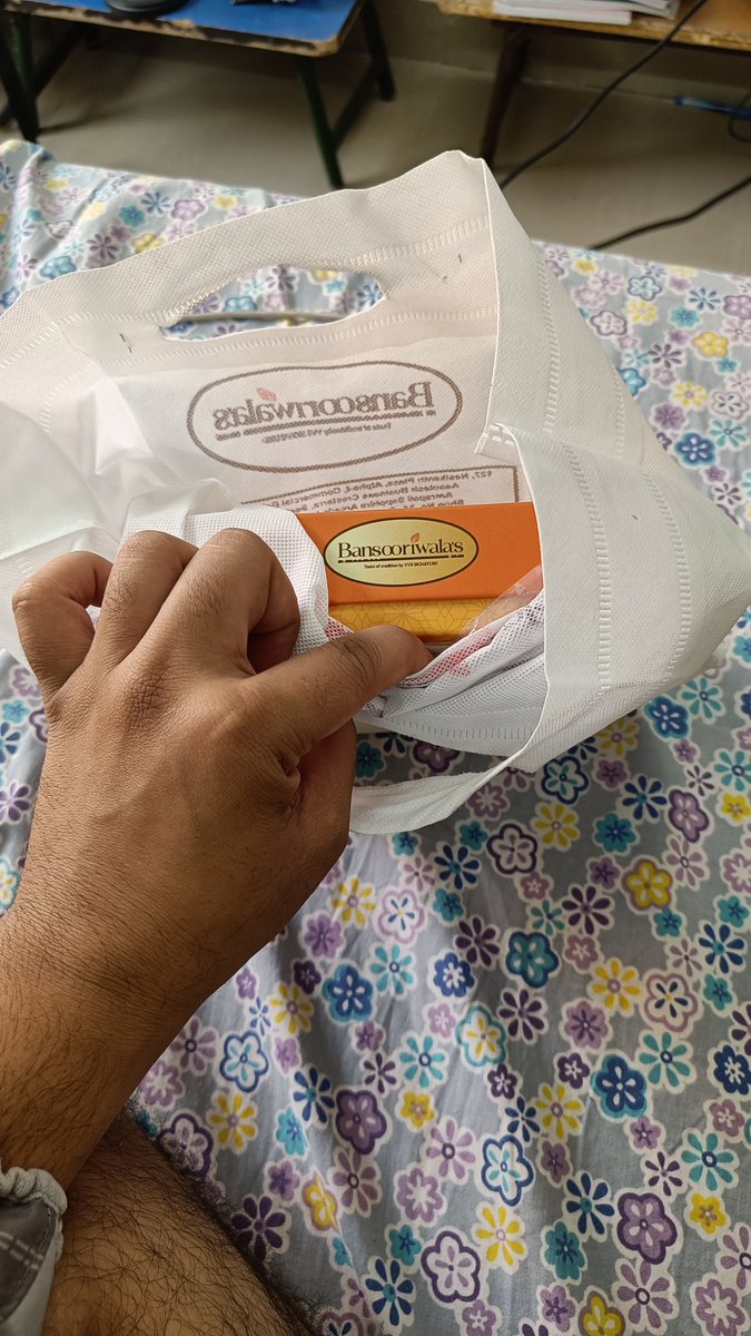 ayush2350's tweet photo. I ordered two 500gms of ladoos but got only one. How come the package got missing?? Is this the kind of service you provide @SwiggyCares ?? You guys are fraudulent! https://t.co/CyAQ321vva