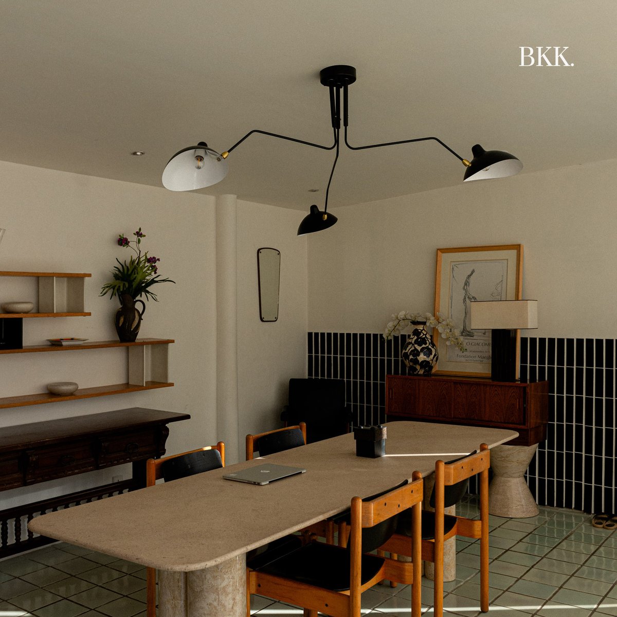 bkkmenuliving's tweet photo. เปลี่ยนบรรยากาศการพักผ่อน สัมผัสประสบการณ์การเข้าพักอย่างเป็นส่วนตัวที่ BALANCE ที่พักสุดชิคใจกลางย่านสุขุมวิท โดดเด่นด้วยสไตล์การตกแต่งเป็นเอกลักษณ์ ท่ามกลางบรรยากาศสุดคลาสสิกที่หาไม่ได้ง่าย ๆ ใจกลางเมือง
 
#BKKLIVING #WhereToStay #PrivateSuite #Sukhumvit #Balance https://t.co/CbzHgTtF7X