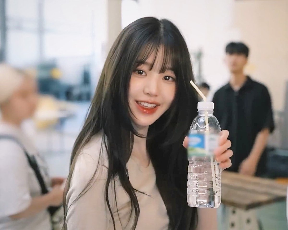wonyoserotonin's tweet photo. she looks so girlfriend material here (i’m delulu) https://t.co/Q1akeRMi0c