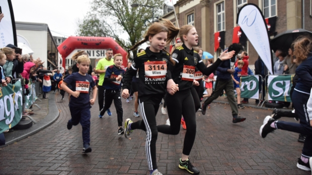 StadkrantVeghel's tweet image. Veghel gaat weer ‘hollen vur goei krollen, negende editie Krollenloop uitverkocht -  kliknieuwsveghel.nl/l/214647