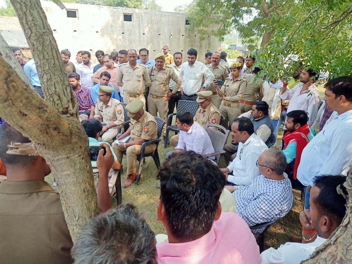 saurbhspeaks's tweet image. बैंक अधिकारियों पर सेवा के दौरान इस तरह के प्राण घातक हमले की जांच होनी चाहिए और हमलावरों पर आईपीसी की गंभीर धाराओं में मुकदमा दर्ज कर तत्काल जेल भेजा जाना चाहिए। कृपया तत्काल आवश्यक कार्यवाही कर हमारा मनोबल बनाए रखें, हम राष्ट्र की सेवा   में हैं। 
#SaveBankers…