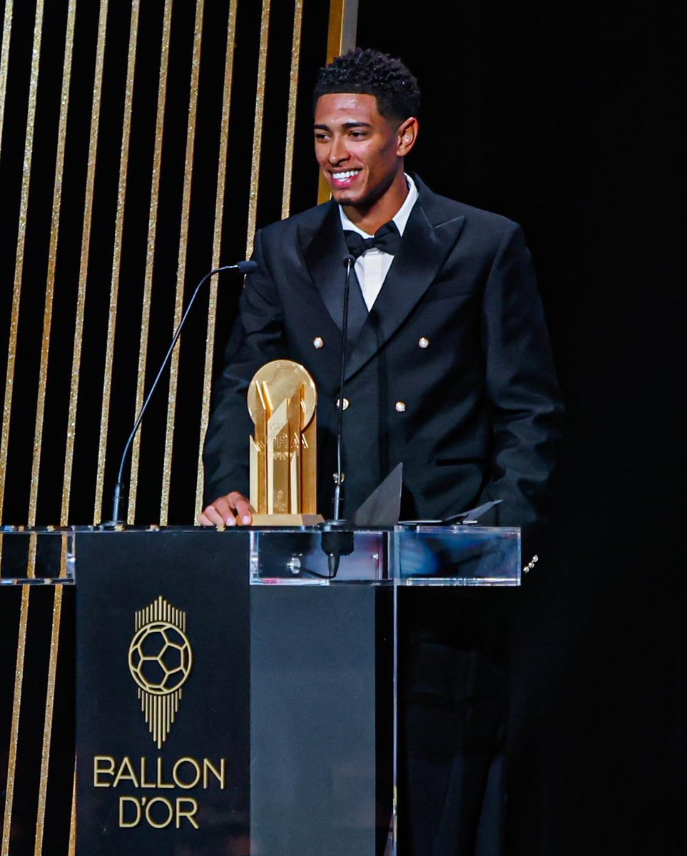 FBalolage's tweet photo. Maintenant que #LionelMessi a gagné son 8è et dernier #BallonDor,
QUI SERA SACRÉ PROCHAINEMENT ?
#JudeBellingham?
#ErlingHaaland ?
#KylianMbappé ?
#ViniciusJR ?
#Gavi? #Pedri? #KevinDeBrune ?
Une nouvelle ère s'ouvre car #Modric, #KB9, ou encore #CR7 ne peuvent plus gagner. https://t.co/SIEPertES8