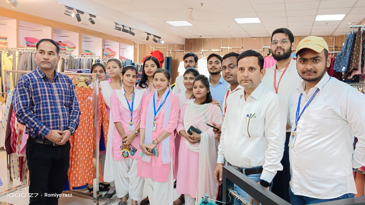 SiihsCollege's tweet photo. @ncteDelhi 
@EduMinOfIndia 
आज दिनांक 31/10/2023 को सुन्दरम इंटरनेशनल इंस्टिट्यूट ऑफ़ हायर स्टडीज पटना के बी० एड० के प्रशिक्षुओ द्वारा पटना गाँधी मैदान के निकट खादी मॉल का अवलोकन किया गया | https://t.co/rotxtYhJTY