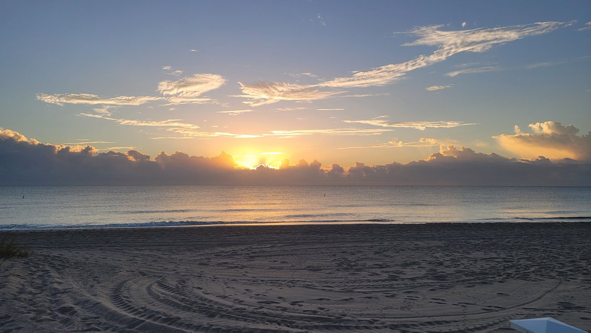 And sun rises on 326 days & counting of #FINRAfraud by @FINRA @SECGov @OTCMarkets @The_DTCC MMs HFs & BDs to 65k+ retail investors in #MMTLP. @RepSpartz @ToddYoungIN @SenatorBraun @MikeCrapo please push this across the line to resolution! #IWantMy2Days #ReconcileTheShares