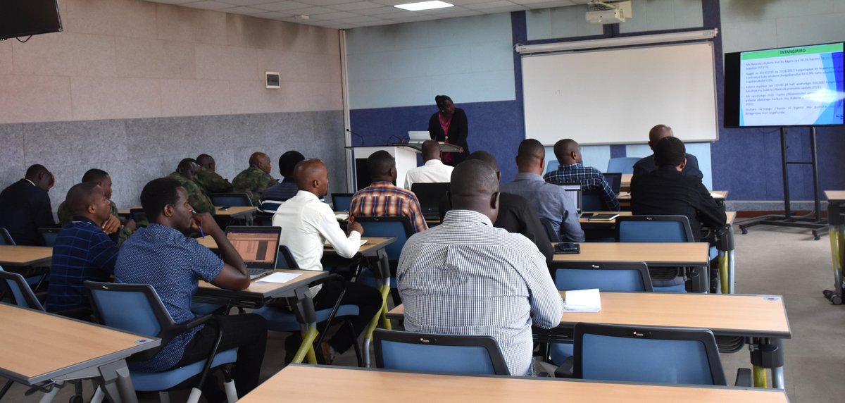 Uri muri iyi gahunda azahabwa ubushobozi buzamufasha kwivana mu bukene, akurikiranwe n’itsinda ryashyizweho rireba uko abukoresha mu gihe cy’imyaka ibiri. Ibyo bikazakorwa ku bufatanye bw'Akarere n'abafatanyabikorwa bako.