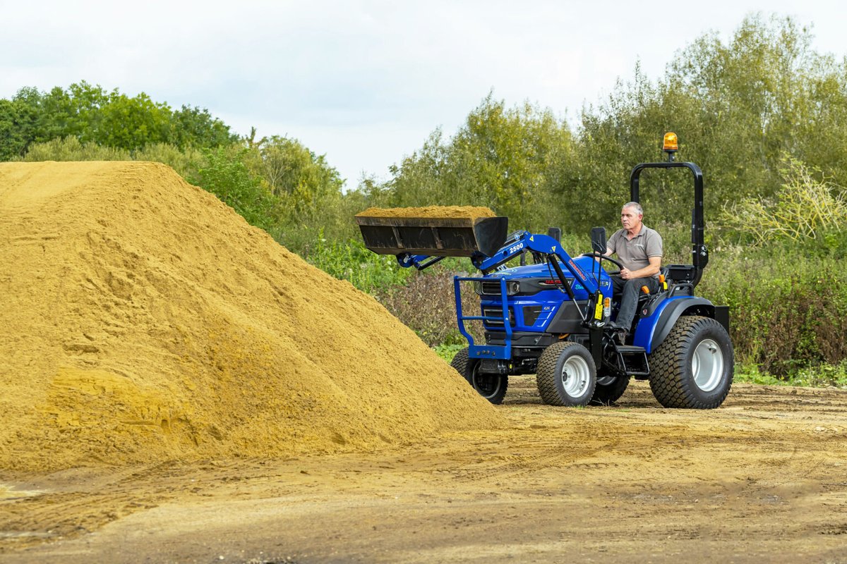 Don't be spooked by the myths this Halloween, we're here to shed light on the truth about electric tractors 👻

No tricks, just treats, as we dispel the myths of range anxiety & reveal the future of farming machinery 🌱🔌

Read more: eu1.hubs.ly/H05yWKs0

#ElectricTractors