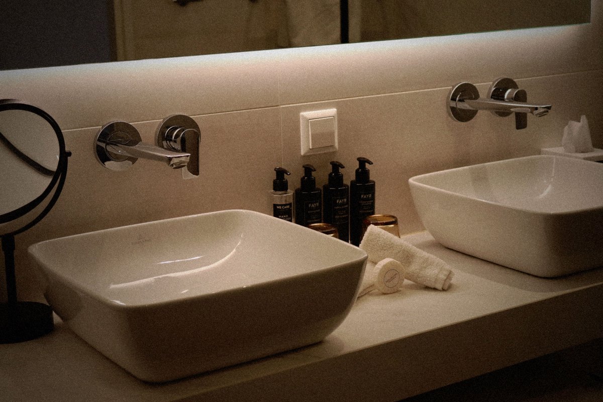 Mornings in Hotel New York are for some reflection, relaxing and rewinding.

#rotterdam010 #interieur #beautifulrotterdam #ontdek #hotelrooms #city #rotterdams #binnenstad #hotelblogger #escape #binnen #rotterdamhotspots #vibe #binnenland #kamer #hotelstay