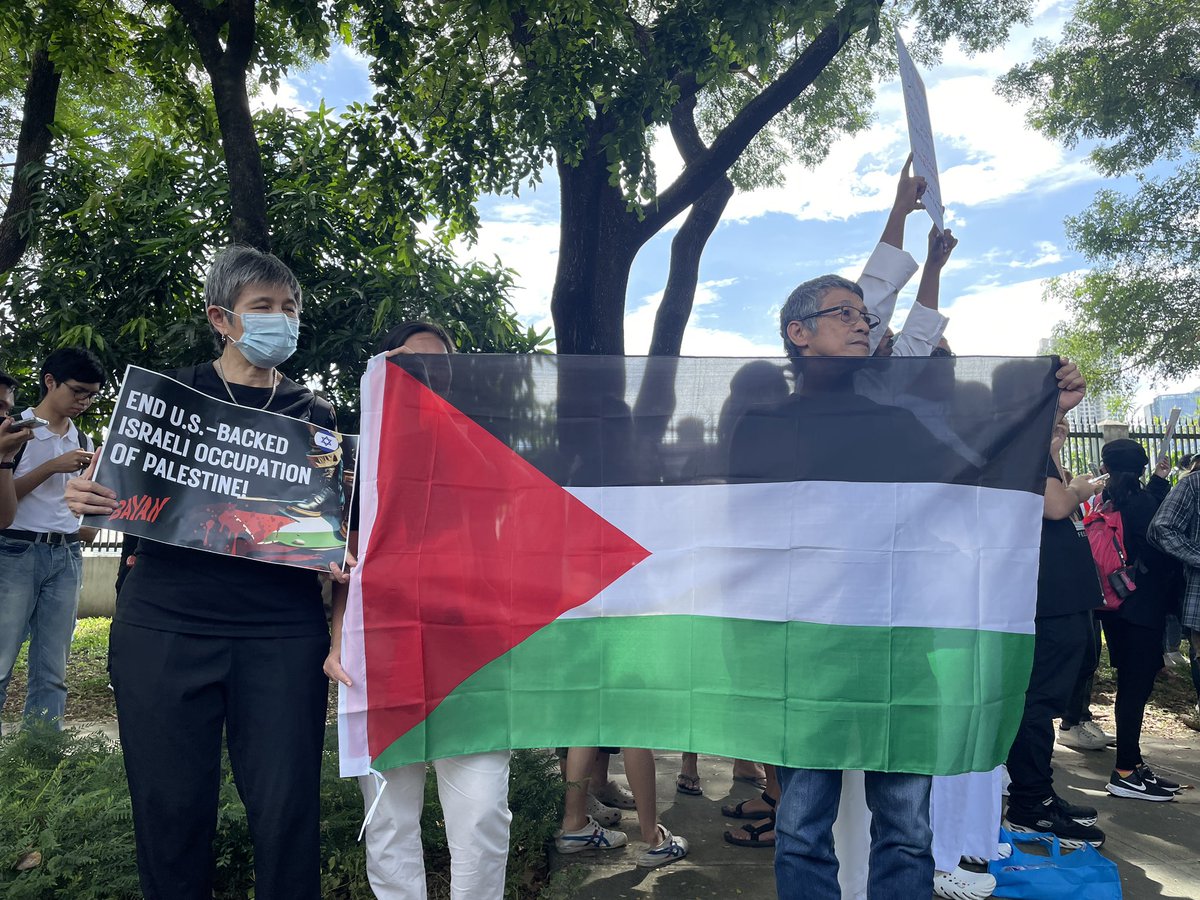Anakbayan_UPD's tweet photo. Anakbyan UP Diliman, affirms with Palestinian people’s legitimacy to fight and defend their land and combat the US-Israel genocidal regime. We encourage every Iskolar ng Bayan to amplify the call for an immediate ceasefire and humanitarian aid for the Palestinian people. 3/4 https://t.co/DjLFAdLQrk