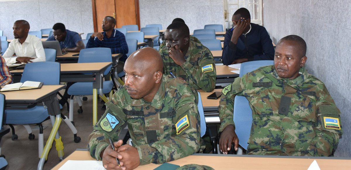 Umuyobozi w’Agateganyo w’Akarere ka Karongi Bwana Niragire Theophile yatangije inama y'abagize komite yo gukura abaturage mu bukene ku rwego rw'Akarere (Graduation) bari kuganira ku ngamba zafatwa mu gukura abaturage mu bukene muri uyu mwaka wa 2023-2024.