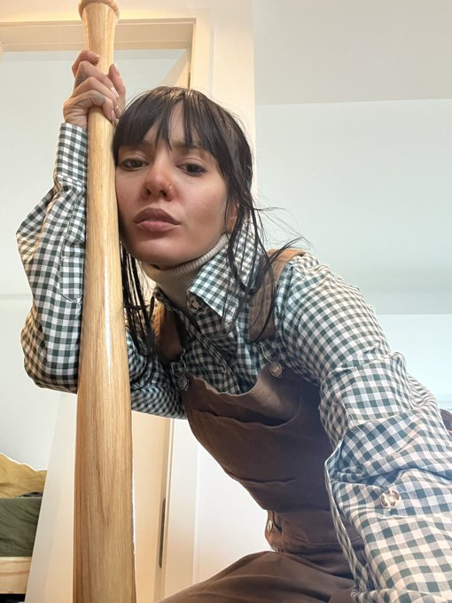 should i try to make wendy sexy or https://t.co/AoDYfVcDno