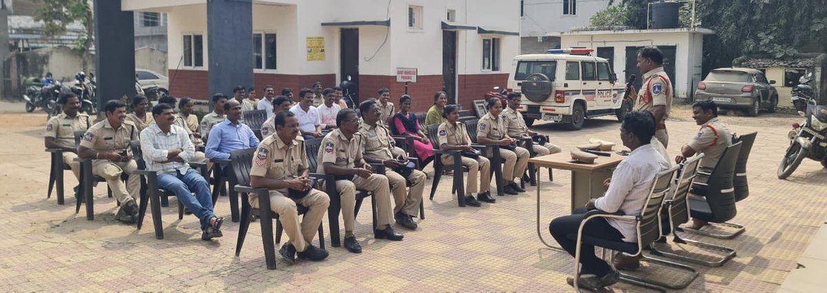 PsShankarpally's tweet photo. Today we have conducted a training session to the Staff of Shankarpally PS on upcoming #GeneraElection2023, &amp; explained about the Model Code of Conduct, #ElectionOffences, Polling locations, polling stations and Do's &amp; Donts during the election time.
#AwarenessOnElections. https://t.co/8qWakw2rXi