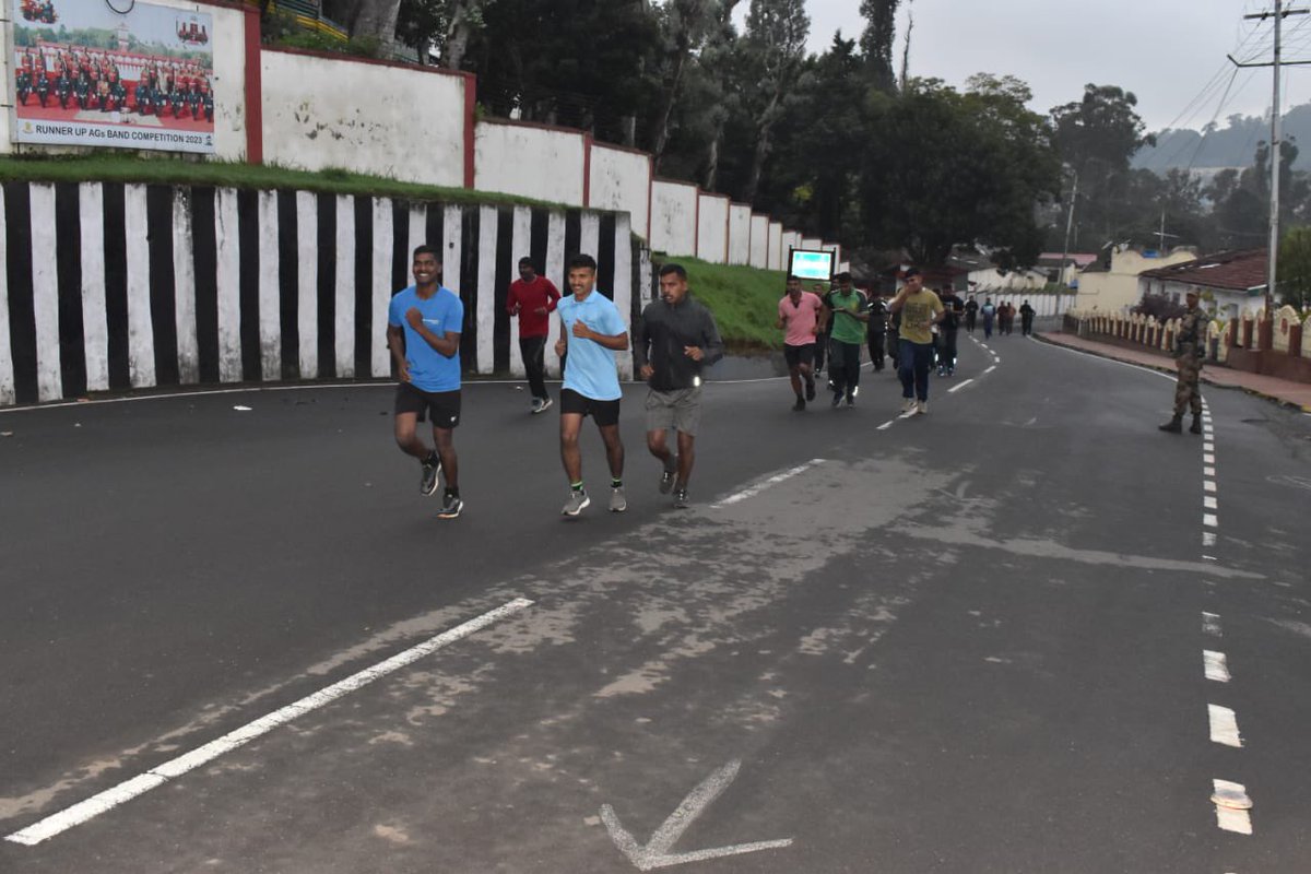 IaSouthern's tweet image. #UnityRun organised by The Madras Regimental Centre, #Wellington on the 148th birth anniversary of #SardarVallabhbhaiPatel. Pledge to contribute towards National Integration undertaken 
#UnityInDiversity 
#SardarPatelJayanti 
#RashtriyaEktaDivas2023 
@adgpi