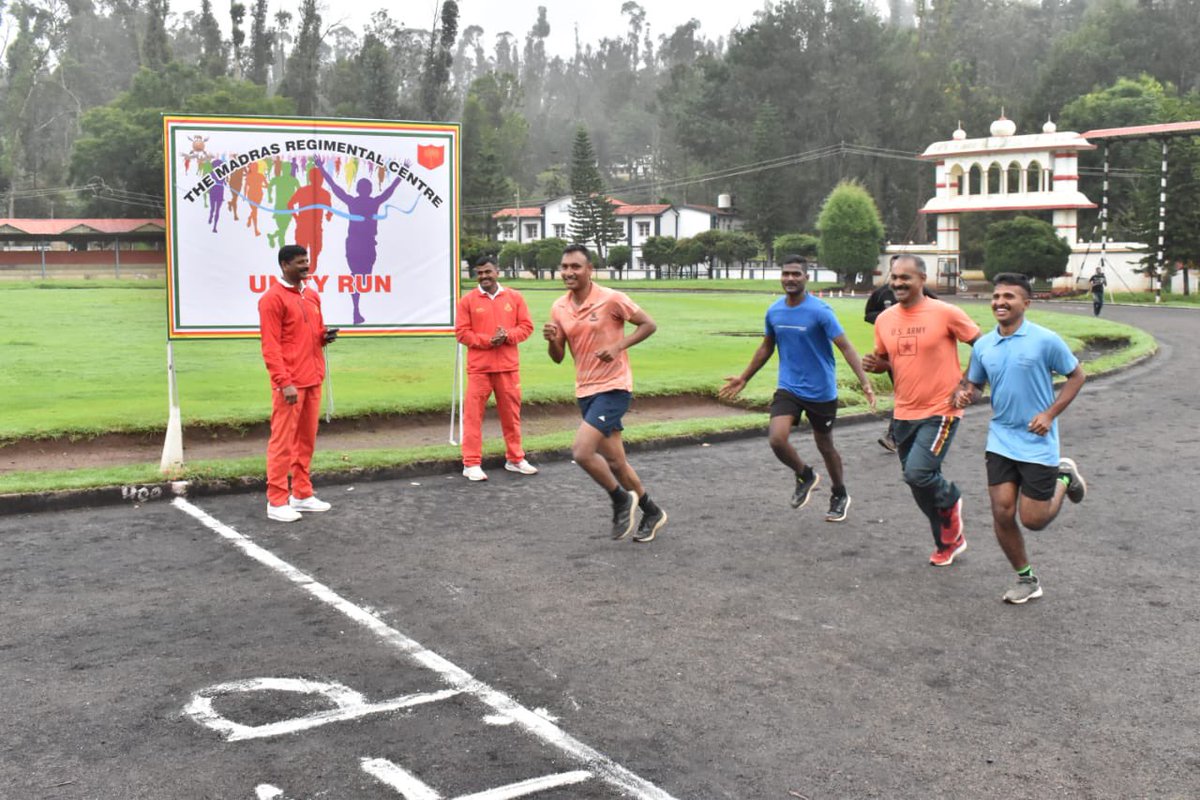 IaSouthern's tweet image. #UnityRun organised by The Madras Regimental Centre, #Wellington on the 148th birth anniversary of #SardarVallabhbhaiPatel. Pledge to contribute towards National Integration undertaken 
#UnityInDiversity 
#SardarPatelJayanti 
#RashtriyaEktaDivas2023 
@adgpi