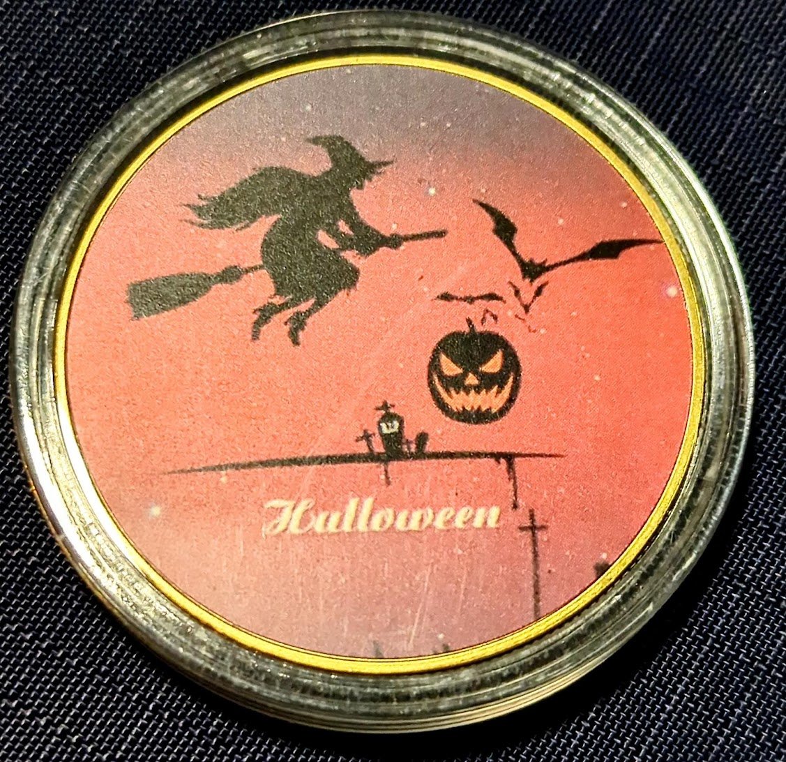 CoinOfNote's tweet photo. Happy Halloween from #CoinOfNote! Here's a trick or treat piece - a nice Halloween witch on a broomstick, and a great US seal on a coin with about as much gold as a chocolate coin (I haven't tried biting into this one - probably best I don't). #TokenTuesday #Halloween https://t.co/HjM70lHdlC
