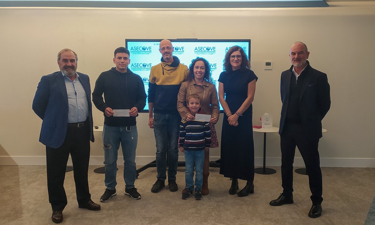 📢¡Ya tenemos ganadores de los sorteos realizados durante el Salón del Motor en Torrelavega!

🚗Susana Pérez y Dianny Salas se llevan un cheque cada una por valor de 2.500€

🏍️En la categoría de motos, el ganador es Javier Mora, que recibe un cheque de 750€

🥳¡Enhorabuena!