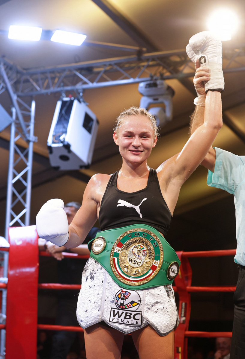 SarahLiegmann's tweet photo. #wbc youth worldchampion 🌎💚✨ https://t.co/5yO5JFLvwi