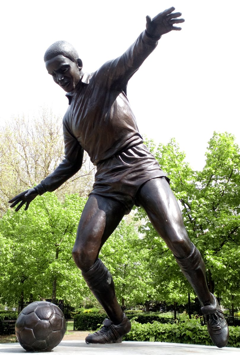 Laurie Cunningham (1956-1989). Footballer who was the 1st black player to represent England, 1977. Played for Leyton Orient 1974-77. Commemorated in Leyton by plaque at Brisbane Rd &amp; statue in Coronation Gdns 📸 is.gd/px3KCi is.gd/RuYDkq #BlackHistoryMonth