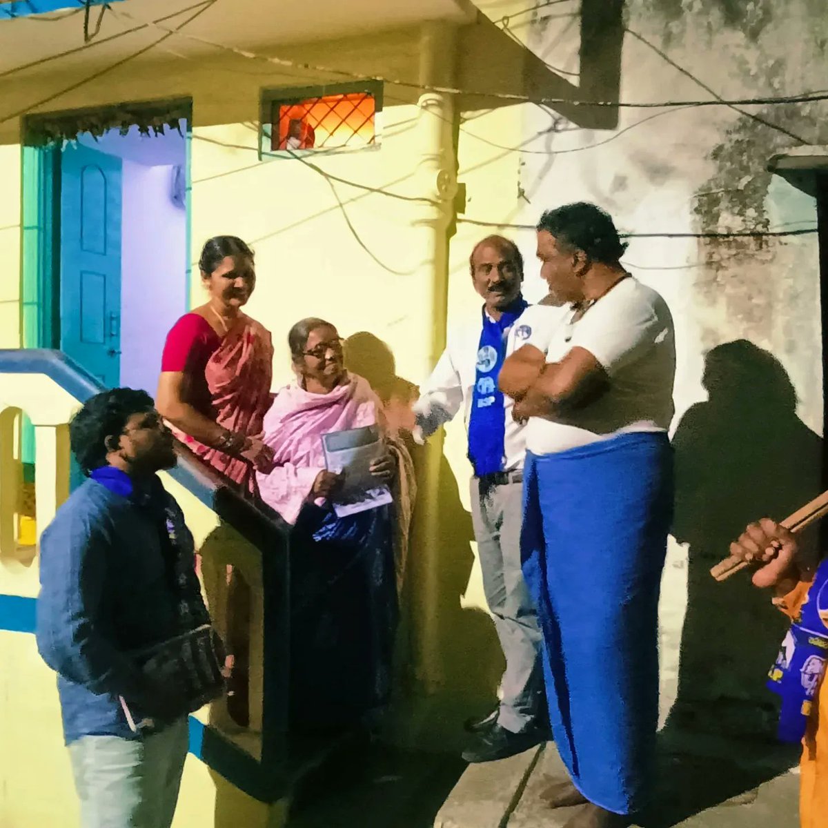 BspDivision's tweet photo. *ఎన్నికల ప్రచారంలో దూసుకుపోతున్న బహుజన సమాజ్ పార్టీ*

 *ఖైరతాబాద్ నియోజకవర్గం    సుకదేవ్ నగర్, బంజారాహిల్స్, రోడ్ నం 4 ప్రాంతాలలో*  *ఎన్నికల ప్రచారoలో  భాగంగా...

 *ఇట్లు...* 
 *దోరపల్లి రమేష్ BSP* 
 *బహుజన్ సమాజ్ పార్టీ ఖైరతాబాద్* 
 *నియోజకవర్గం అధ్యక్షులు** 🙏🇪🇺🐘✊ https://t.co/fIMCNKAR95