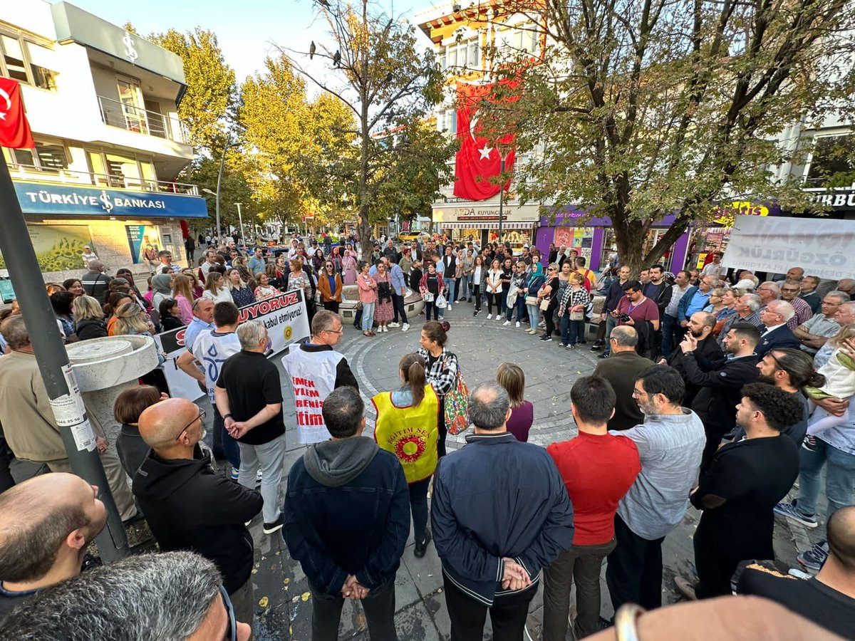 leventkuruoglu's tweet photo. Kırklareli Lüleburgaz İmam Hatip Yurdunda şiddete uğrayan üyemiz öğretmenimiz Aylin Mert Gabralı’ya destek ve faillerin cezalandırılması için Hürriyetçi Eğitim Sen tarafından düzenlenen basın açıklamasına destek olan, TEÇ SEN, EĞİTİM İŞ, EĞİTİM SEN sendikalarının başkan ve üyelerine teşekkür ederim.. 

Hürriyetçi Eğitim Sen olarak  faillerin gerekli cezayı alması için hukuki ve idari sürecin yakından takipçisi olacağız.